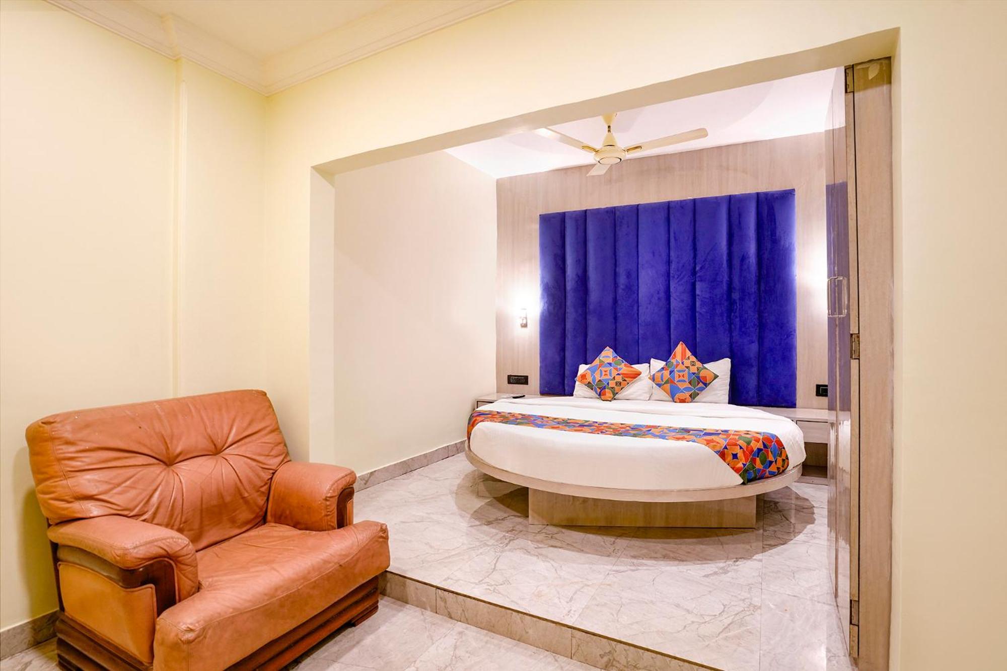 Fabhotel Priceless Nr Kokilaben Hospital 3*