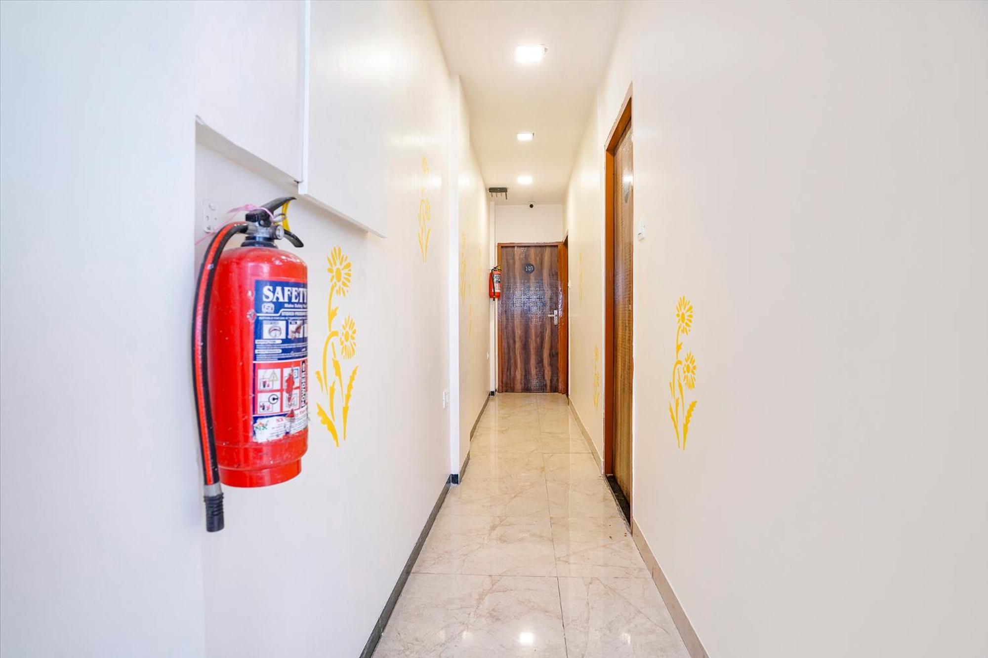 Fabhotel Priceless Nr Kokilaben Hospital 3*