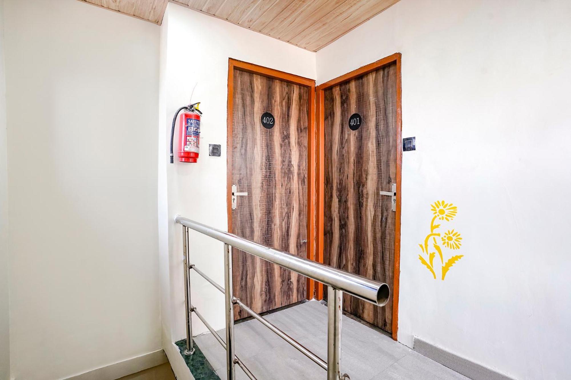 Hotel Fabhotel Priceless Nr Kokilaben Hospital 3*