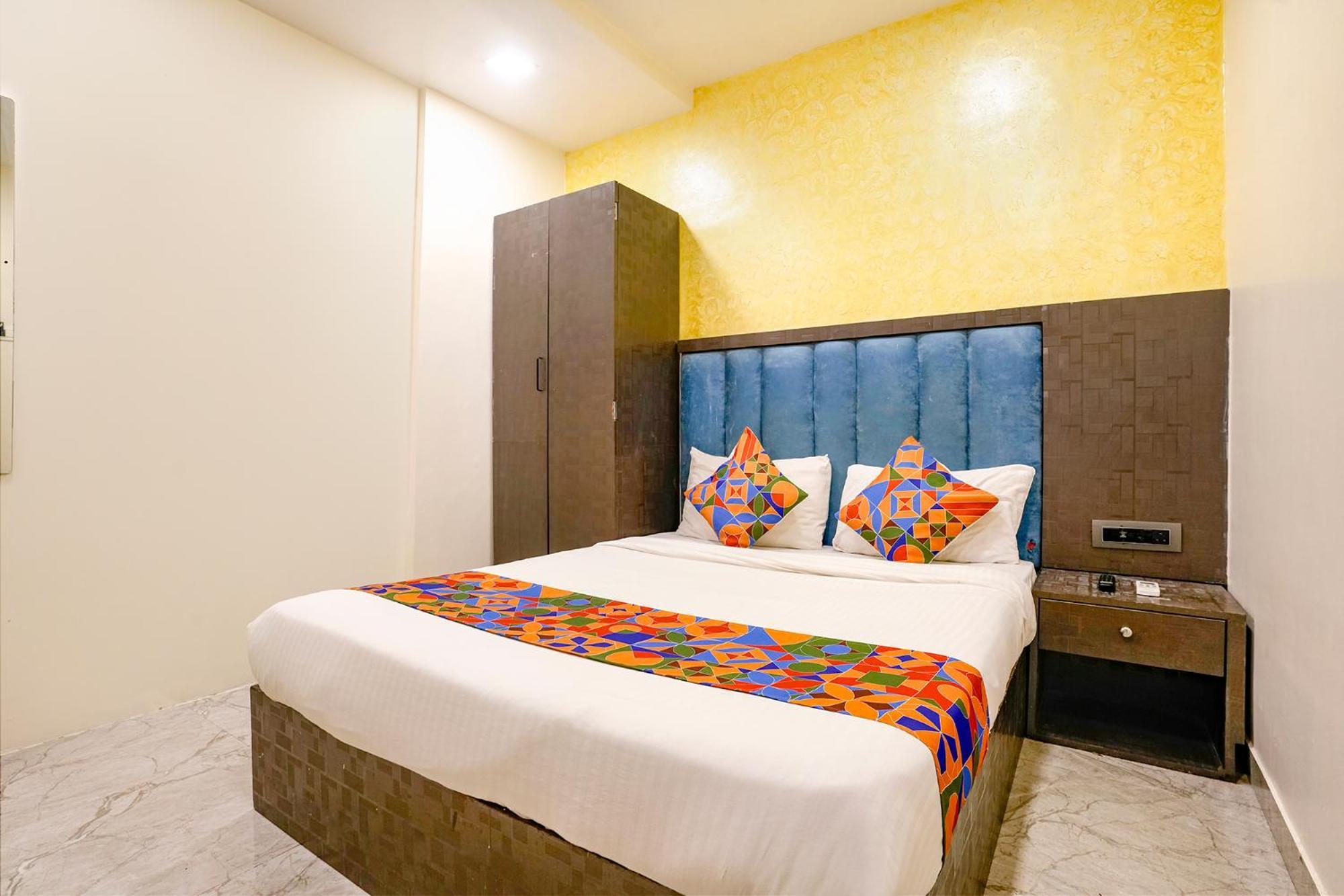 Hotel Fabhotel Priceless Nr Kokilaben Hospital Mumbai