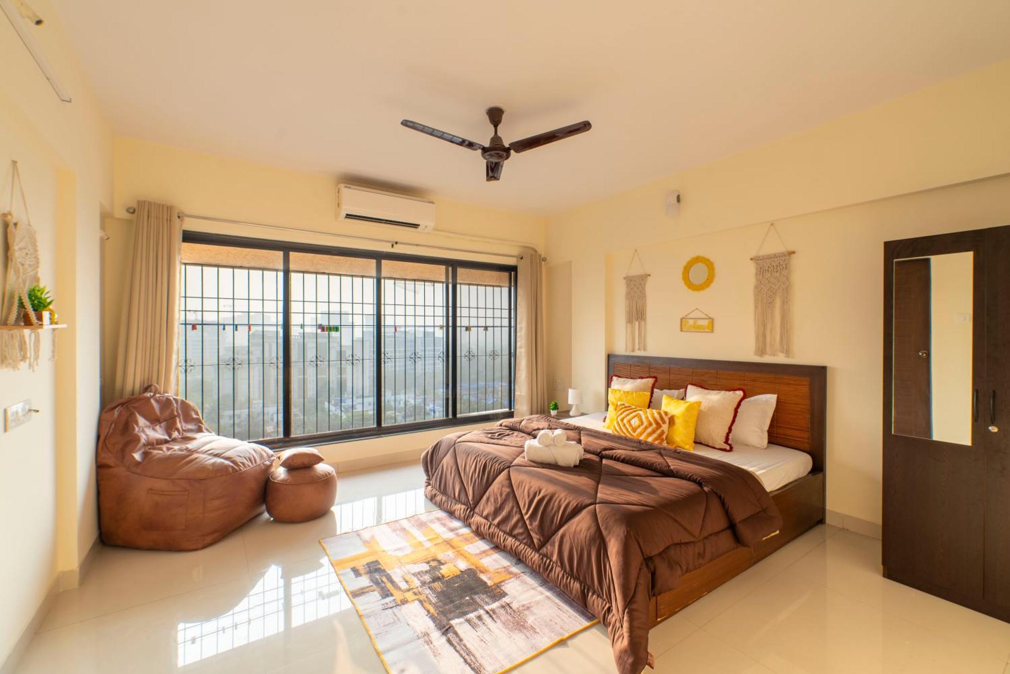 Apartment Spacious, Stylish, Upper Floor 3bhk Near Bkc Mumbai