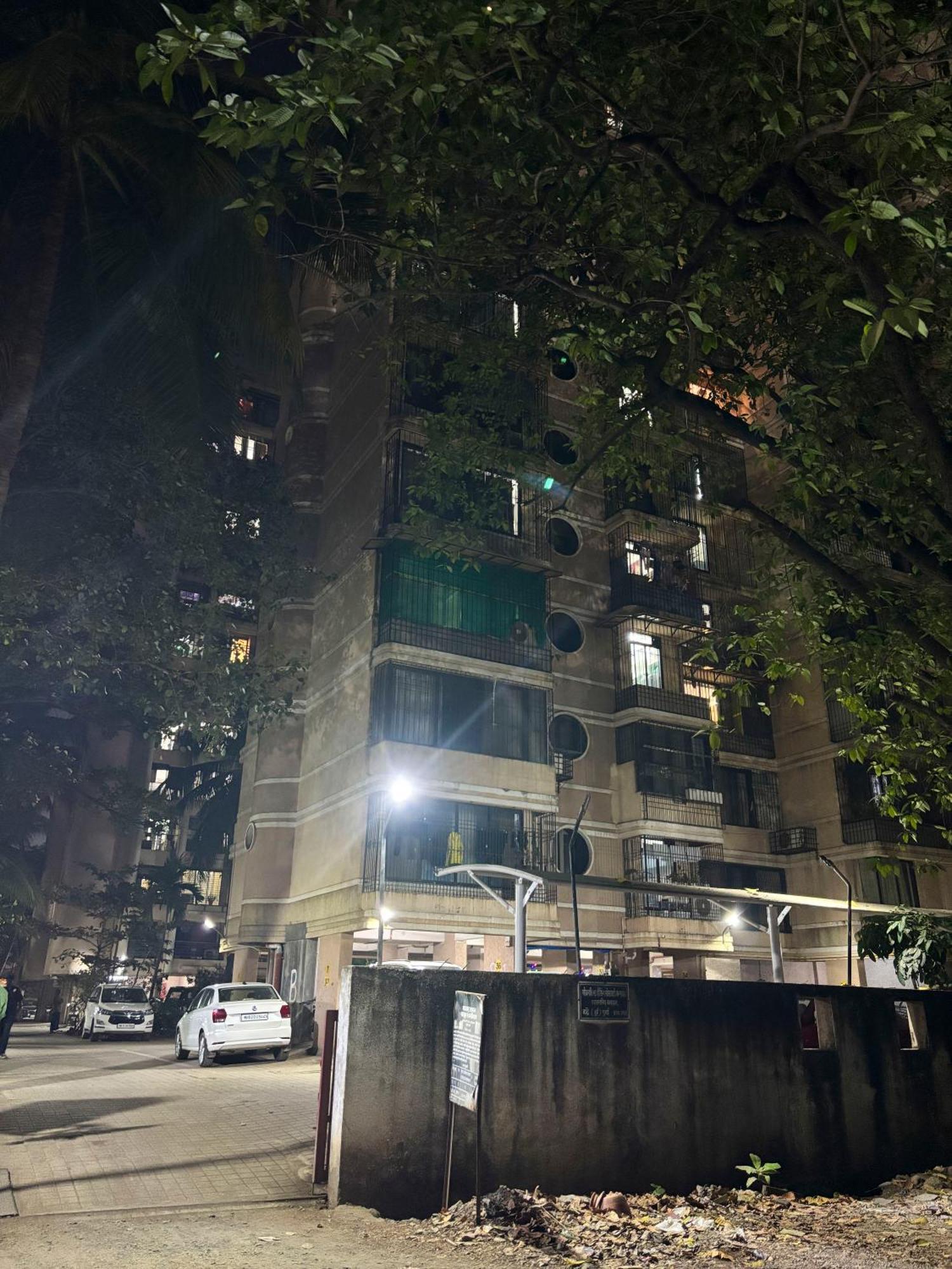 Spacious, Stylish, Upper Floor 3bhk Near Bkc Mumbai