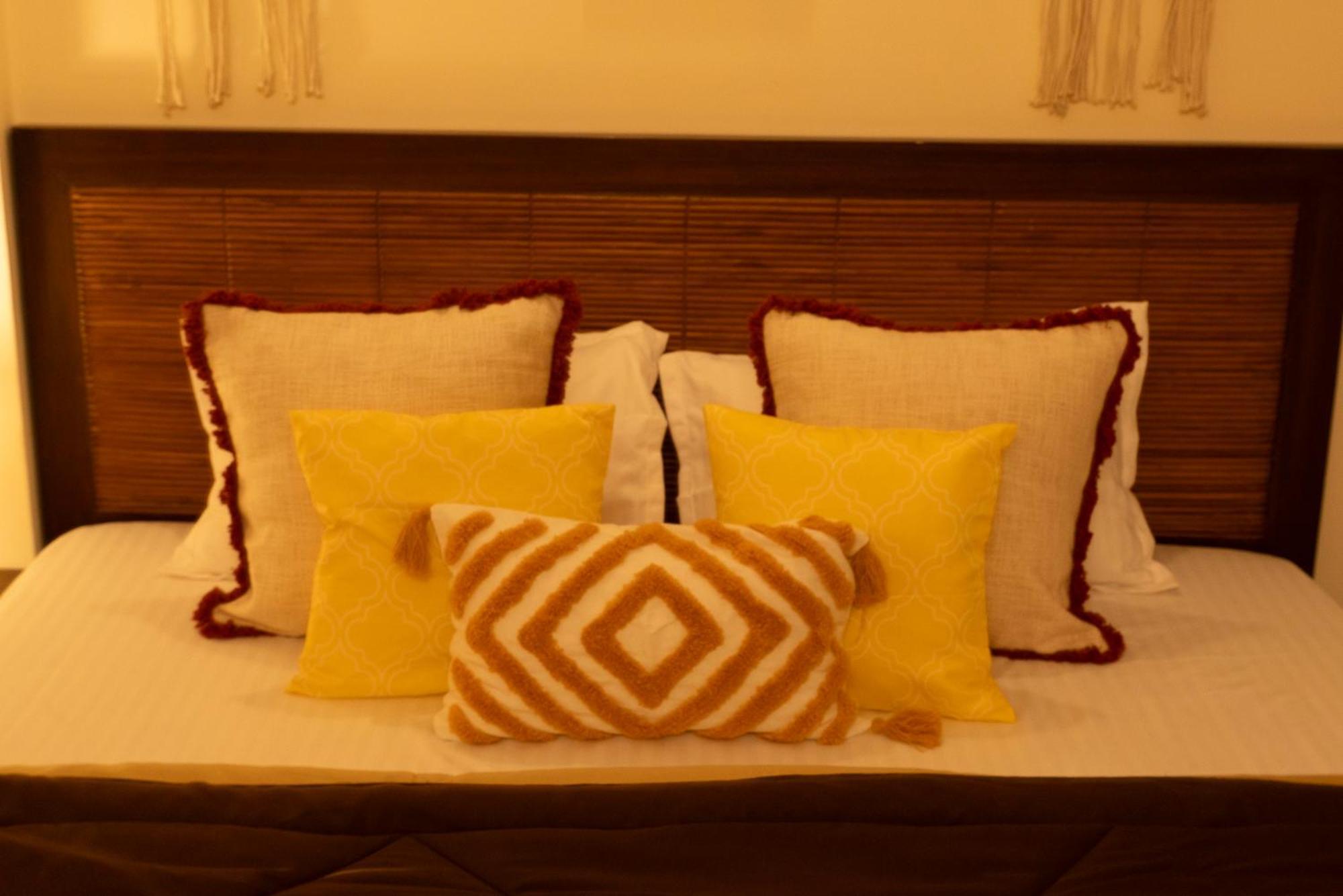 Spacious, Stylish, Upper Floor 3bhk Near Bkc Apartment *
