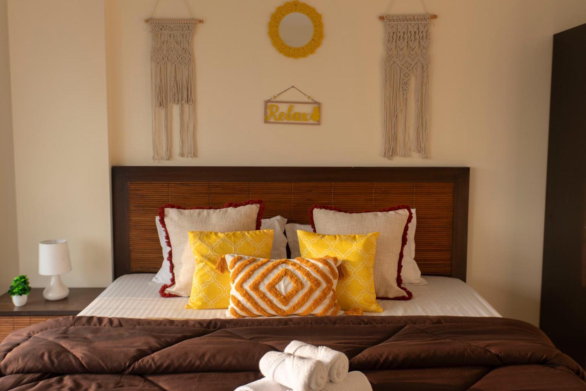 Spacious, Stylish, Upper Floor 3bhk Near Bkc Apartment