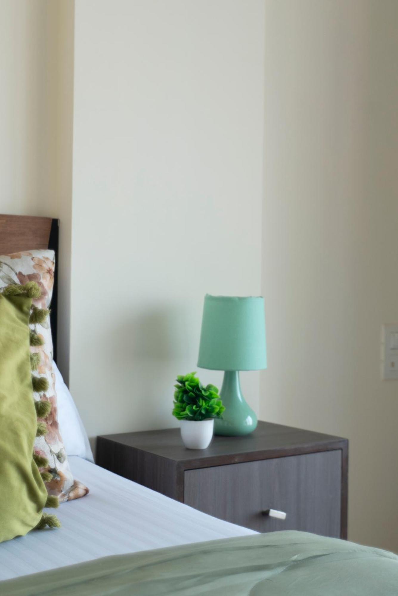 Spacious, Stylish, Upper Floor 3bhk Near Bkc Apartment *