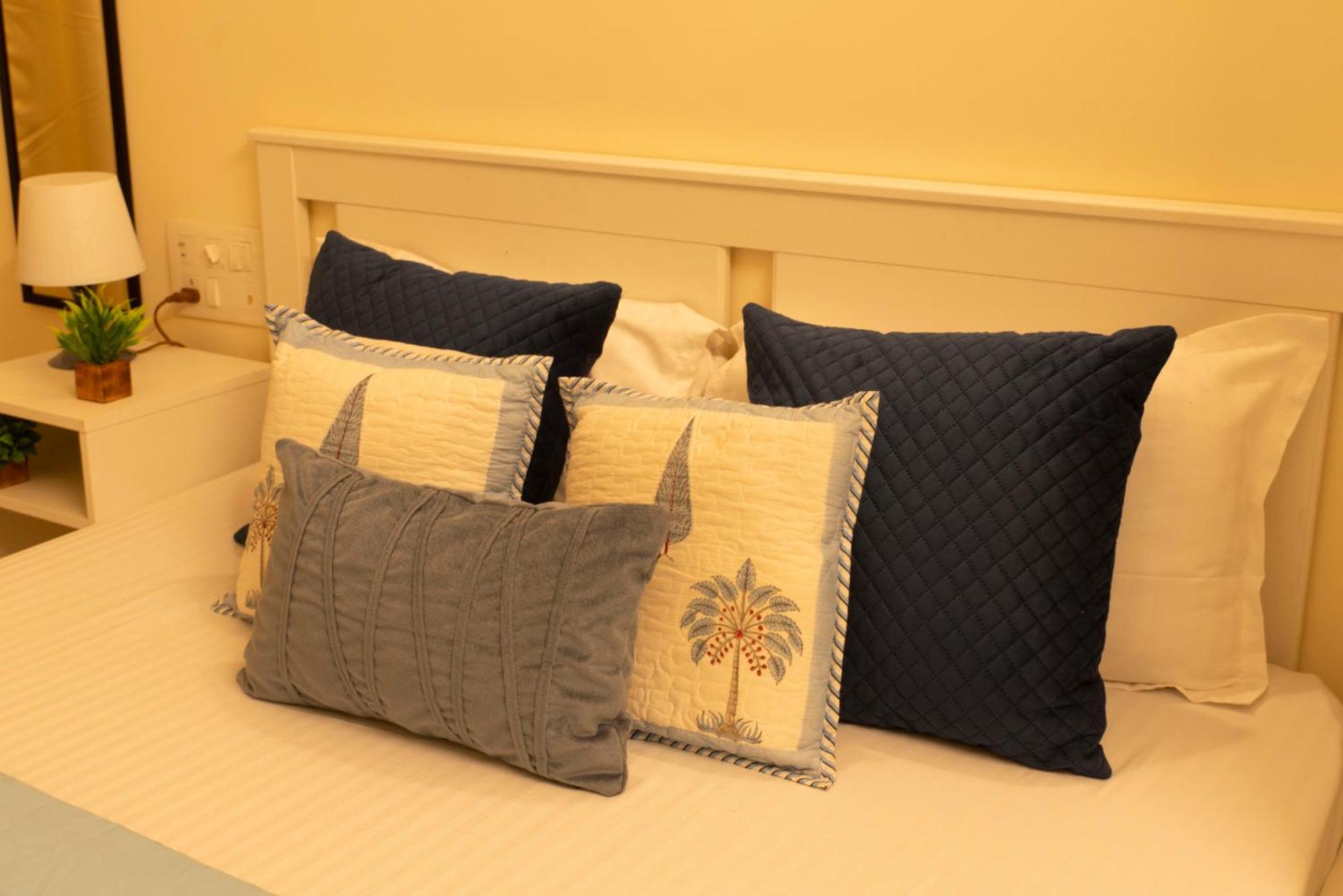 Spacious, Stylish, Upper Floor 3bhk Near Bkc Apartment