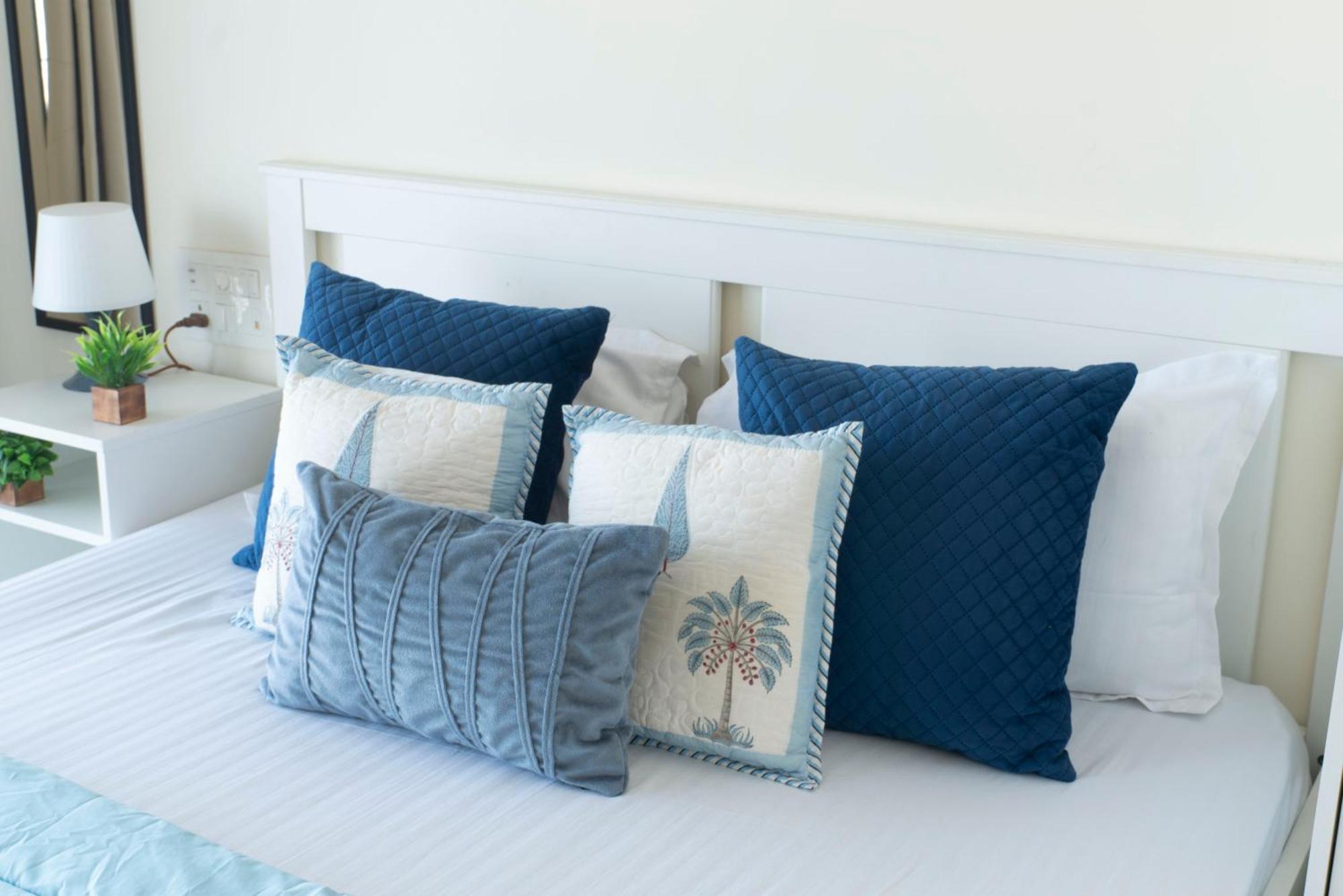 Spacious, Stylish, Upper Floor 3bhk Near Bkc Apartment *
