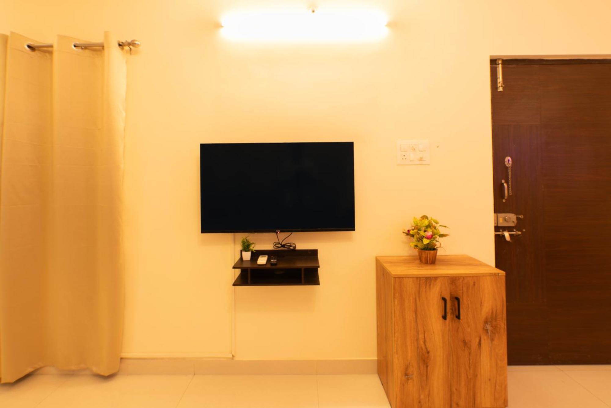 Spacious, Stylish, Upper Floor 3bhk Near Bkc