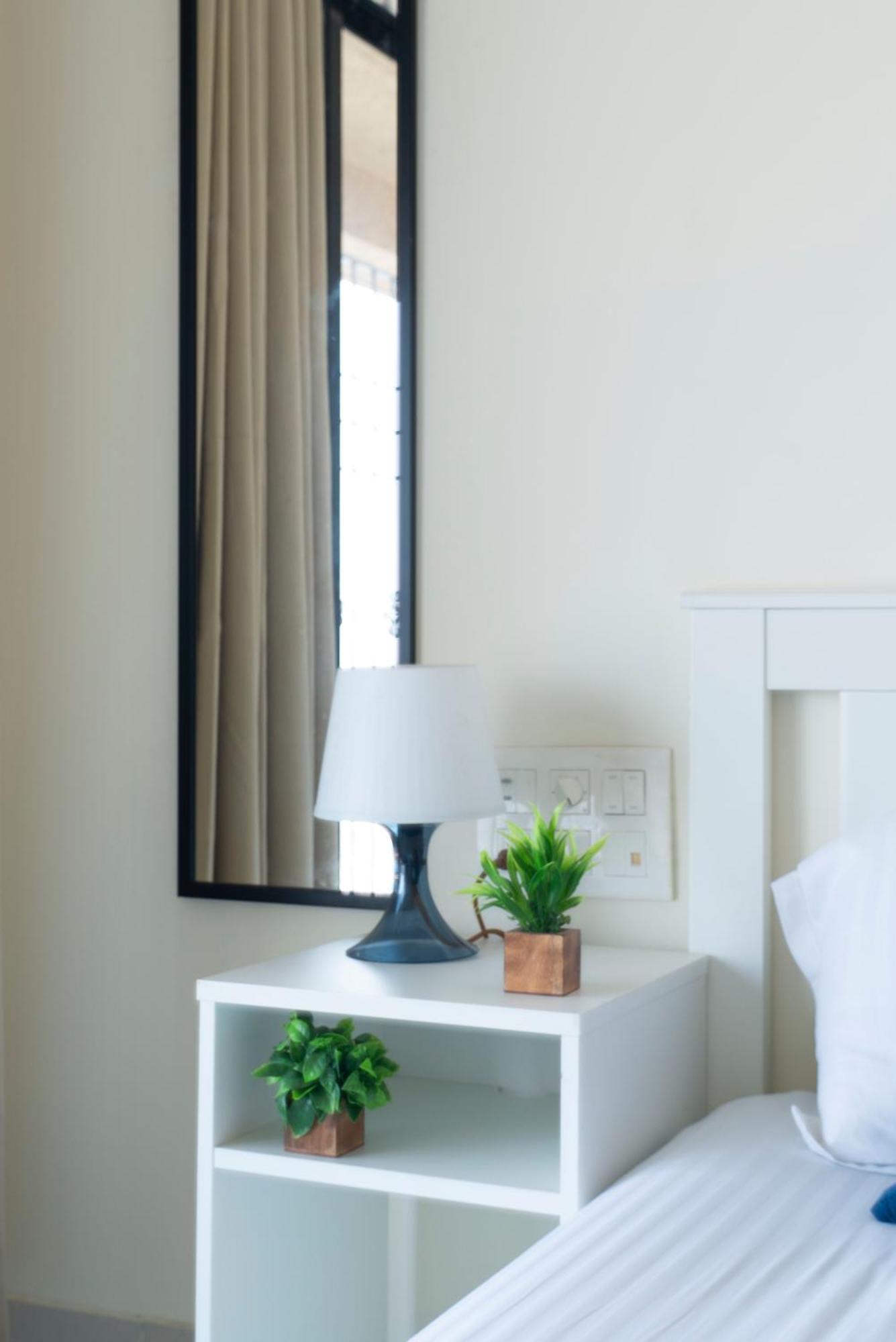 Spacious, Stylish, Upper Floor 3bhk Near Bkc Apartment