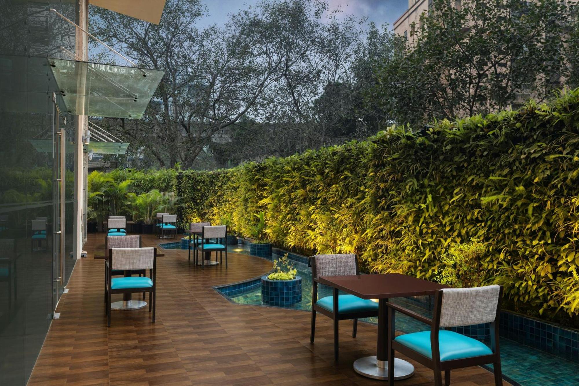 Hotel Courtyard By Marriott International Airport