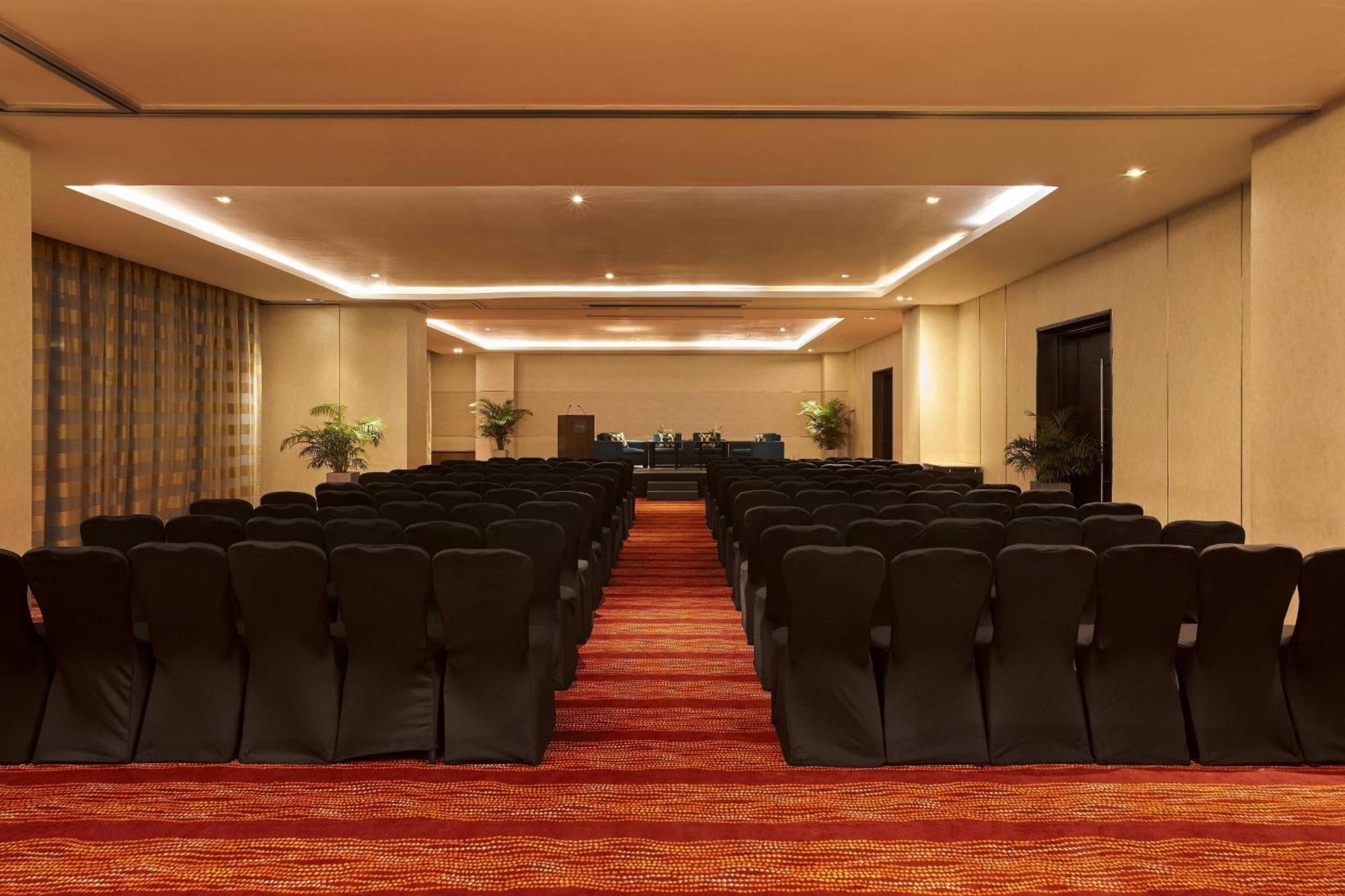 Hotel Courtyard By Marriott International Airport 5*