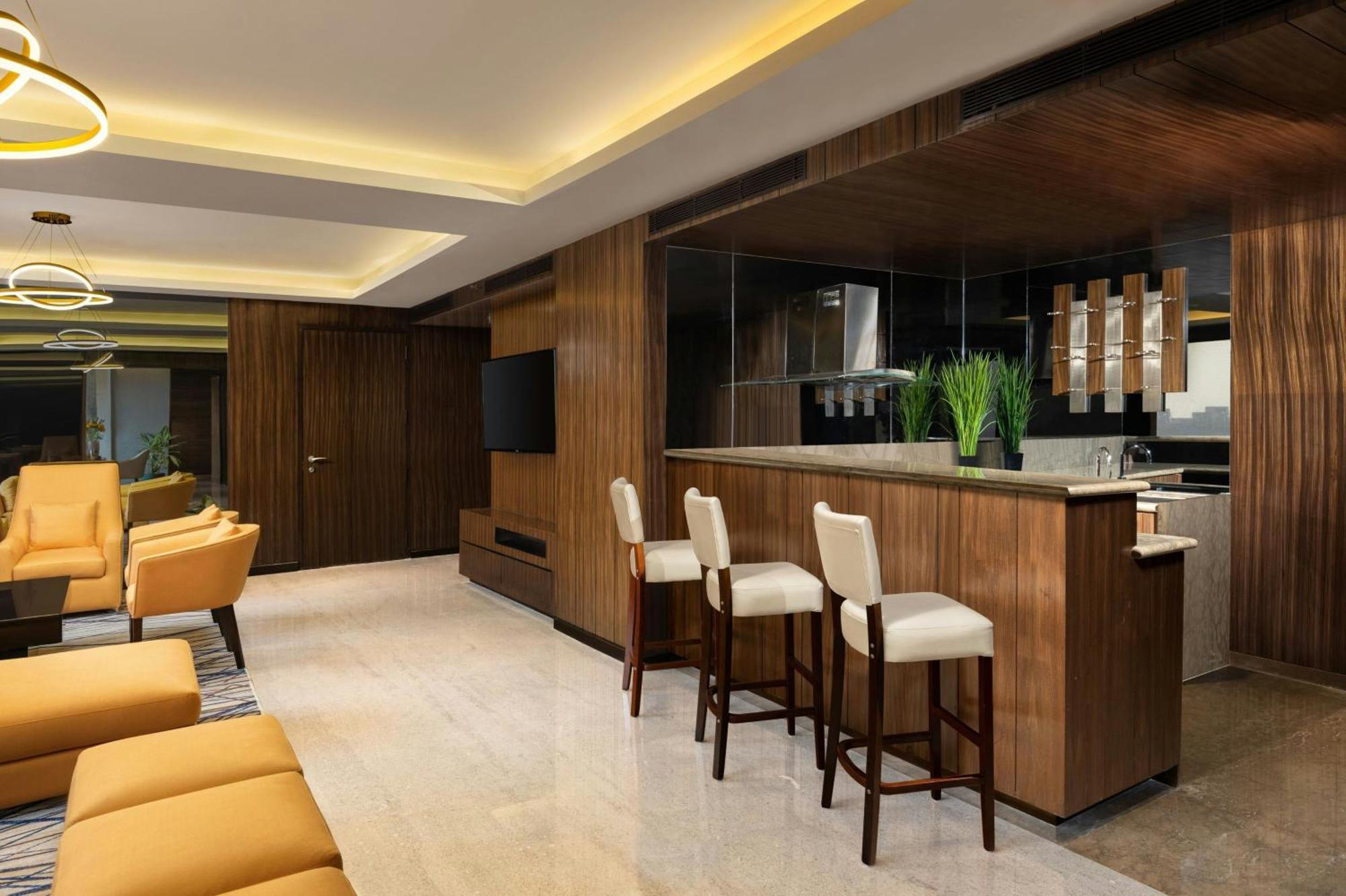 Courtyard By Marriott International Airport 5*