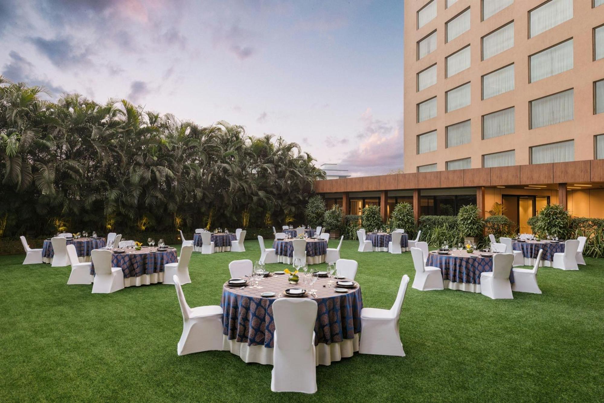 Courtyard By Marriott International Airport