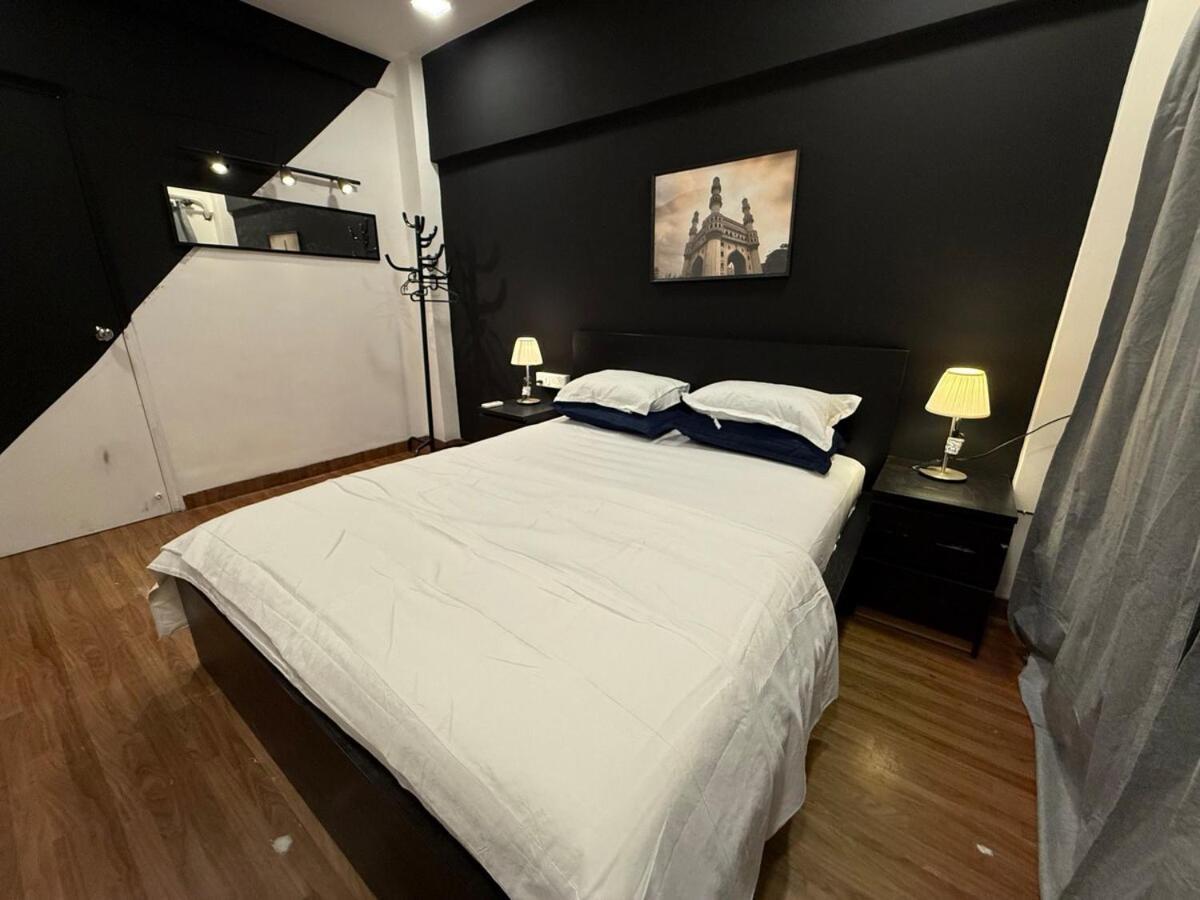 Elite 2 - Premium 2bhk - Lokhandwala Andheri Apartment