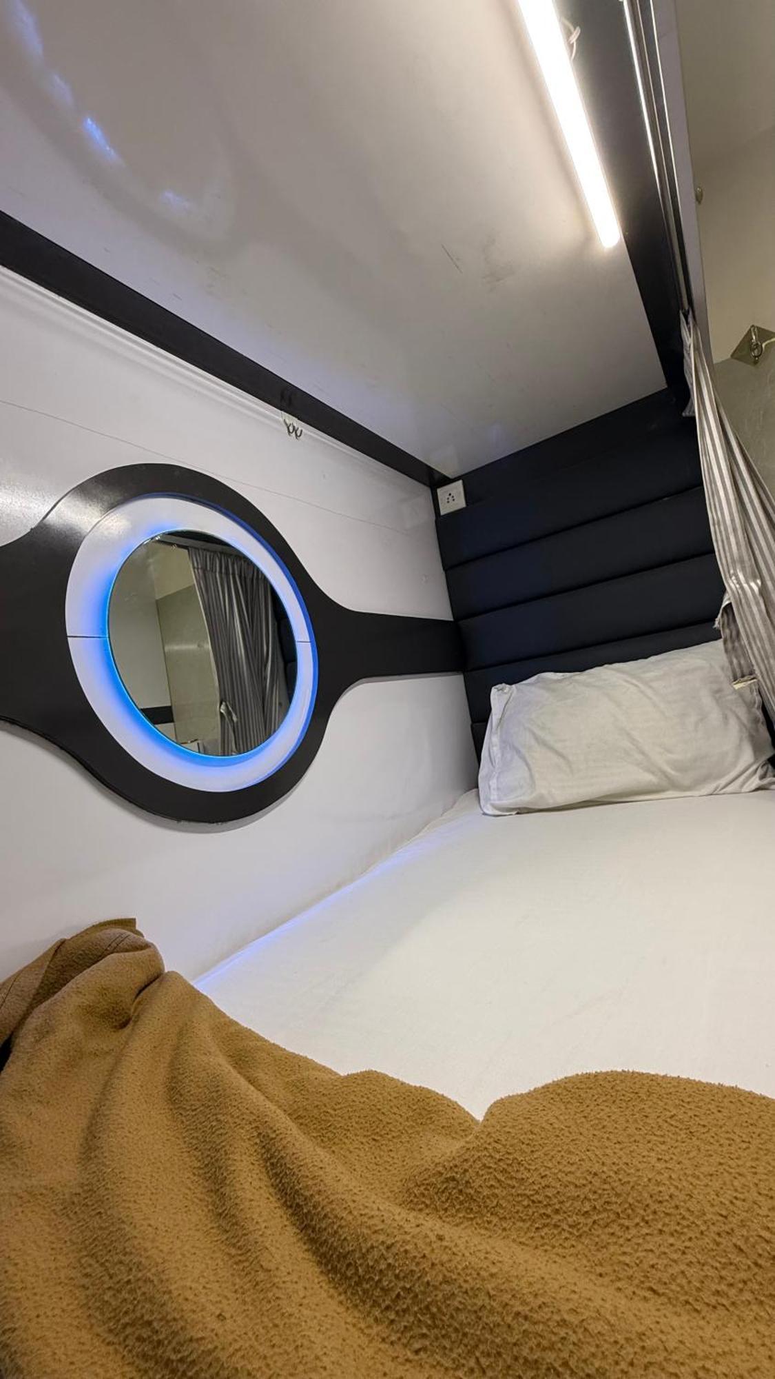 Ocean T-2 Capsule hotel *