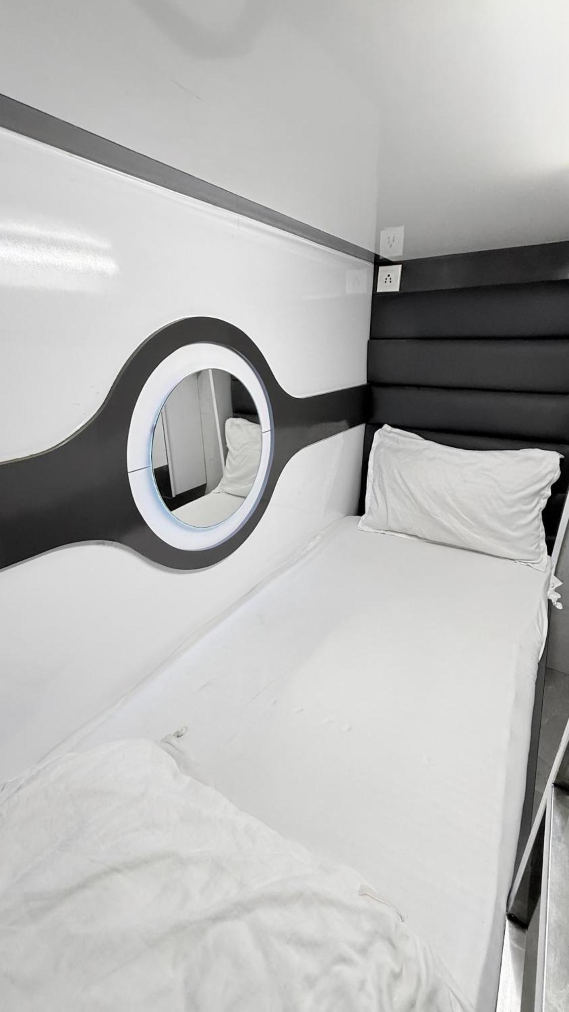 Capsule hotel Ocean T-2 Mumbai