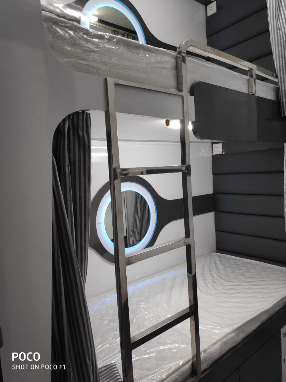 Ocean T-2 Capsule hotel *