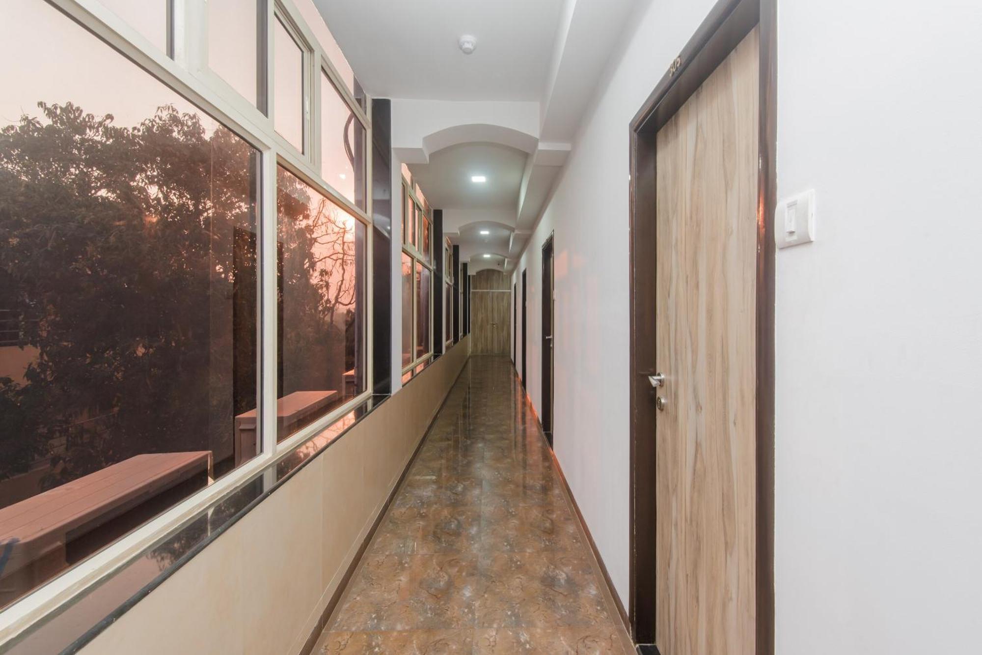 Super O Divine Residency Near Phoenix Marketcity Hotel 3*