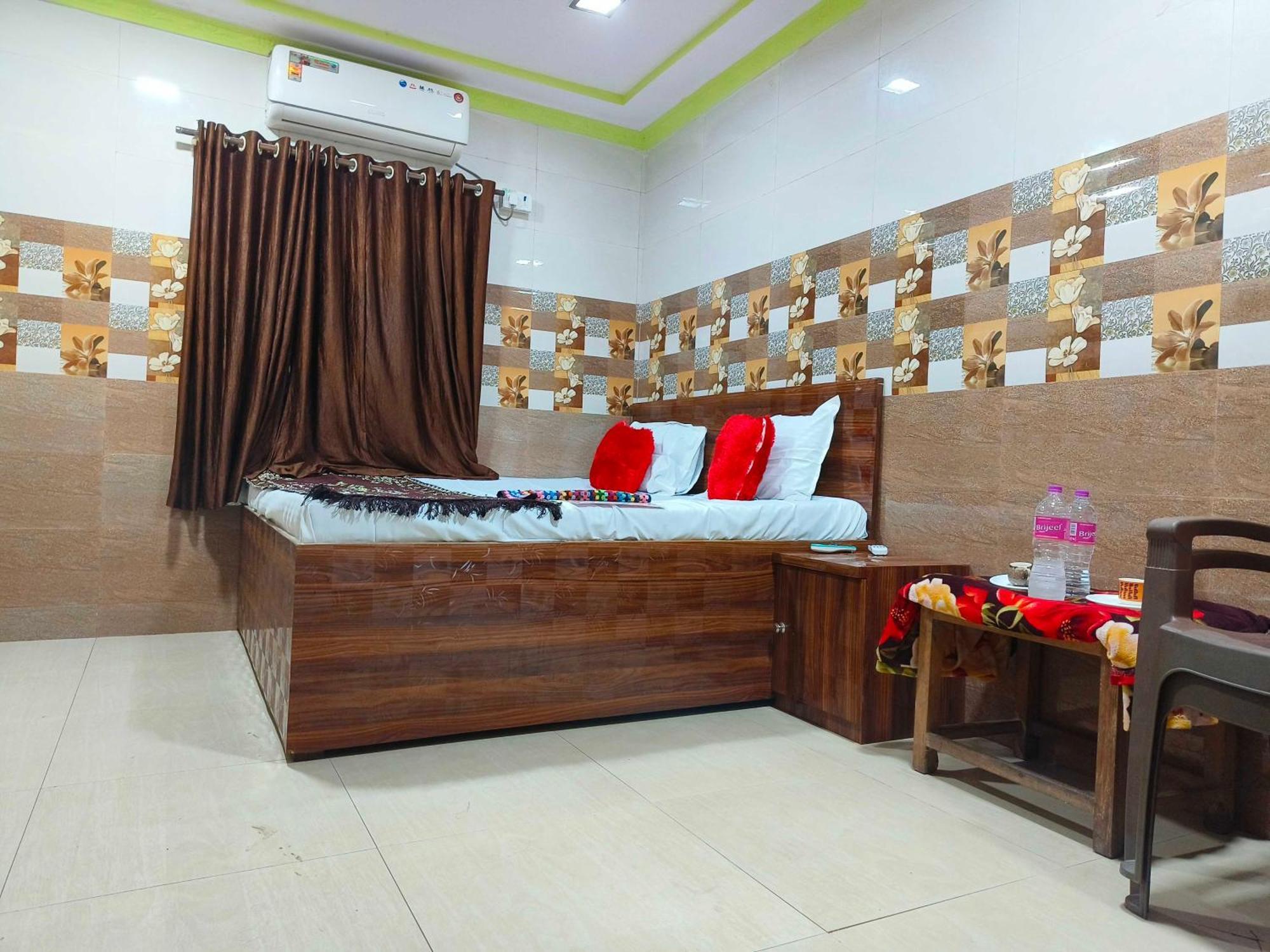Hotel O Sai Palace