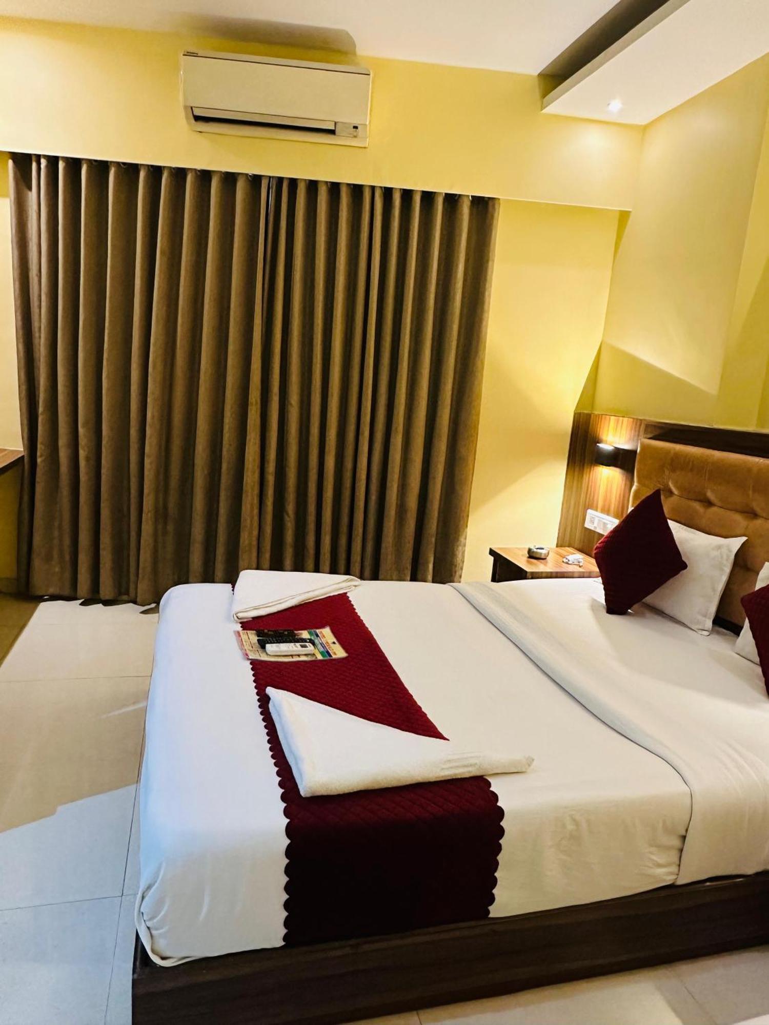 Hotel Emerald