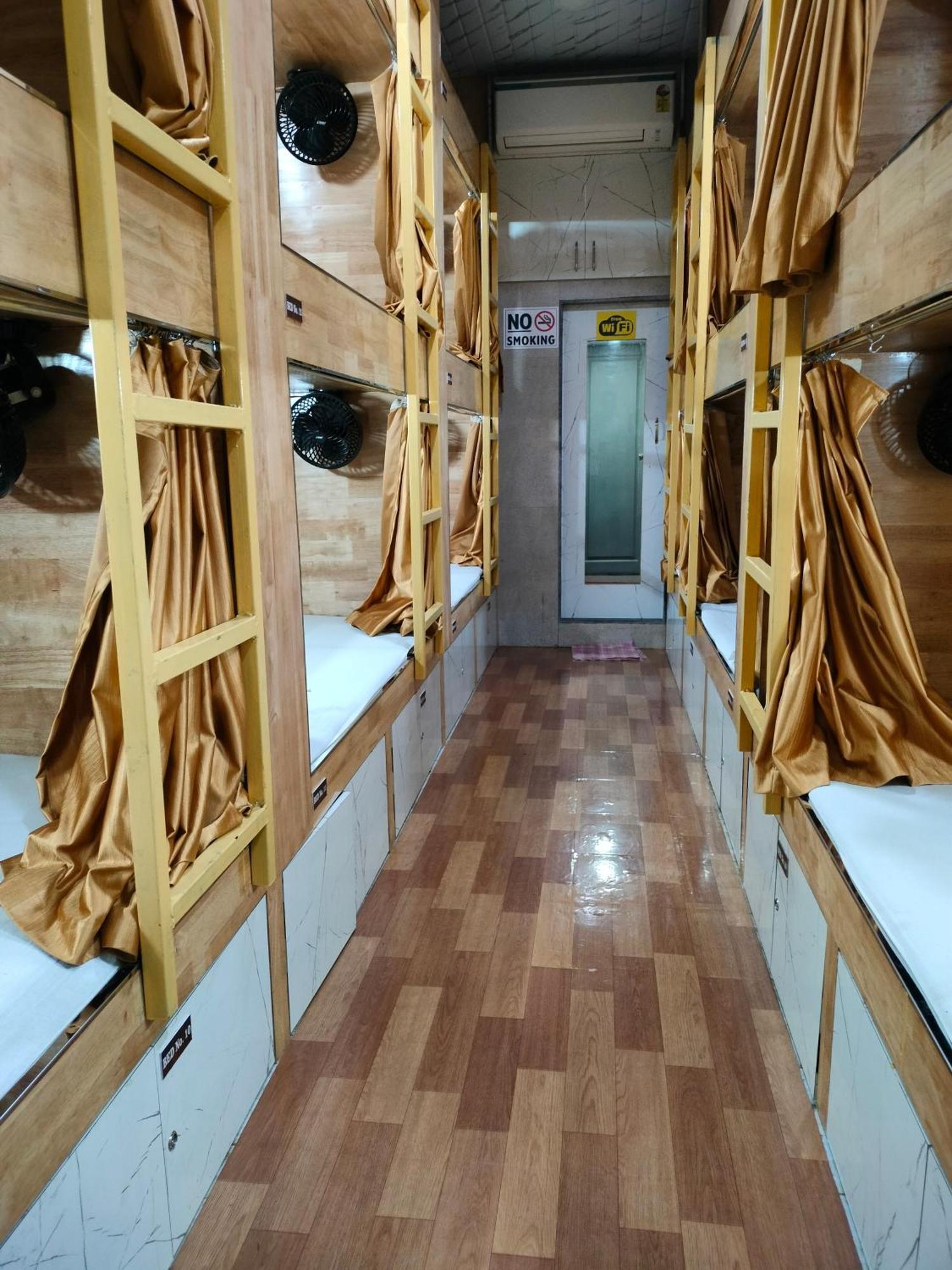 Breeze Bed Space Albergue *