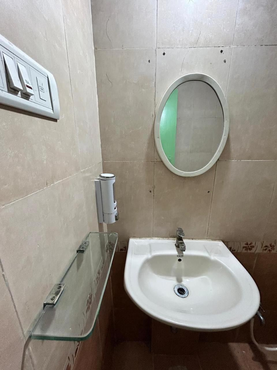 Apartment Happy House- Andheri West Rto Kokilaben Hospital