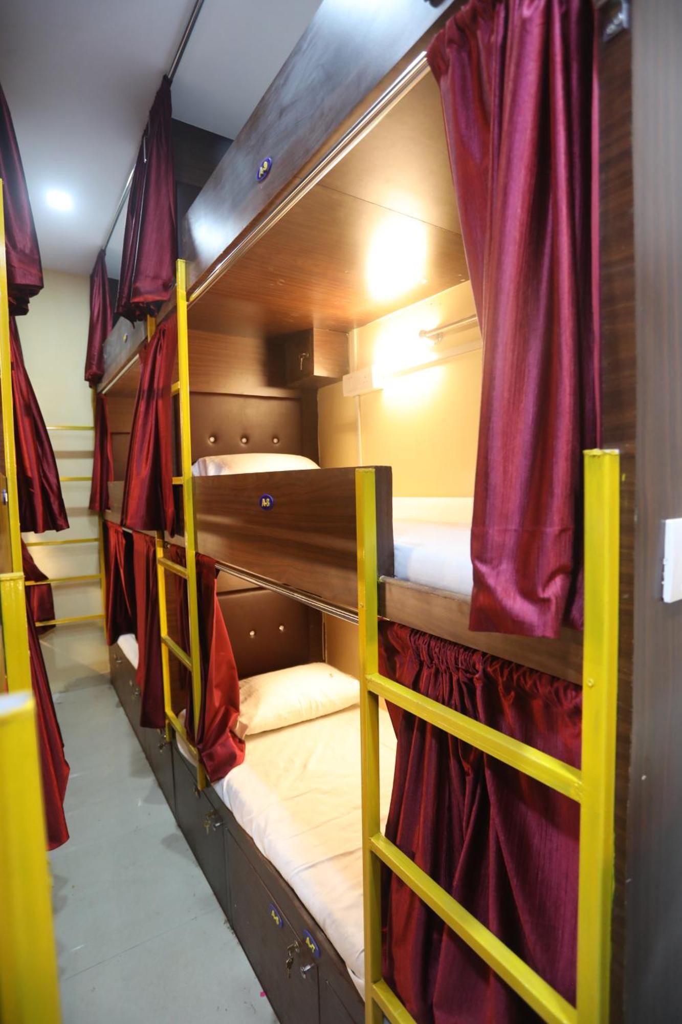 Mango Goregaon & Pg Albergue *