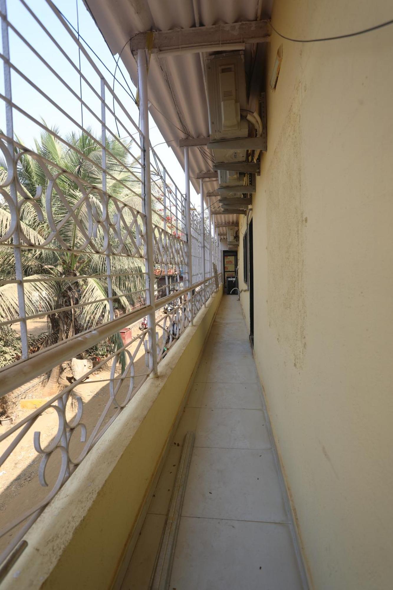 Mango Goregaon & Pg Albergue *