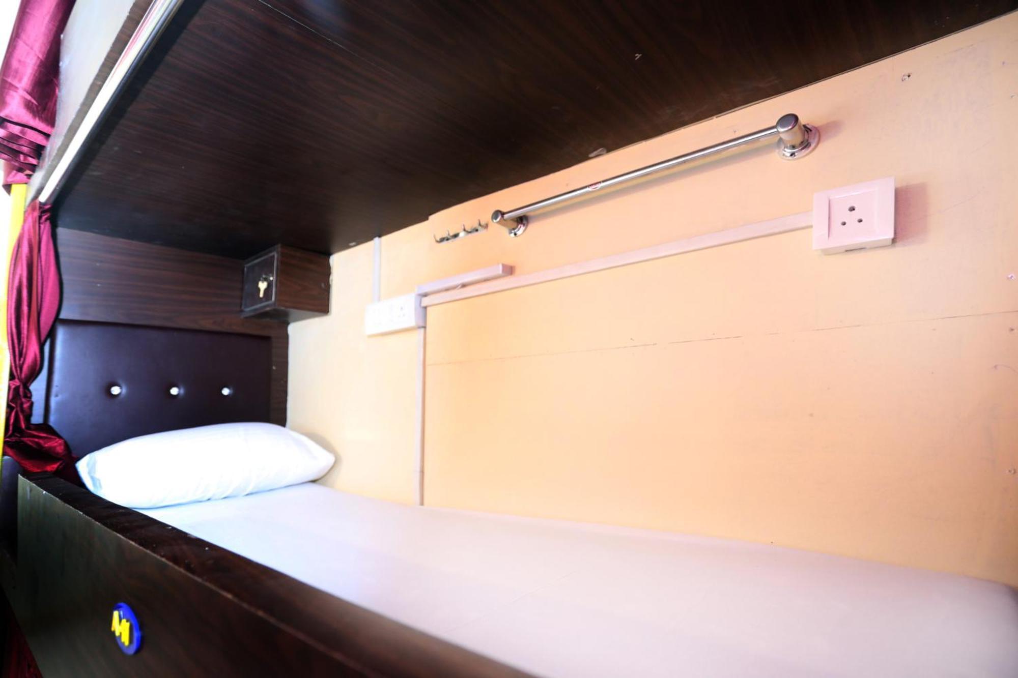 Mango Goregaon & Pg Albergue