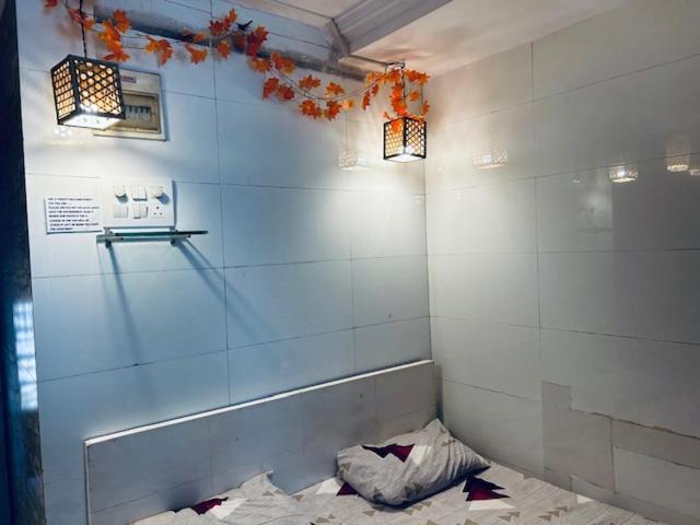 Apartment Den Near The Sea Mumbai