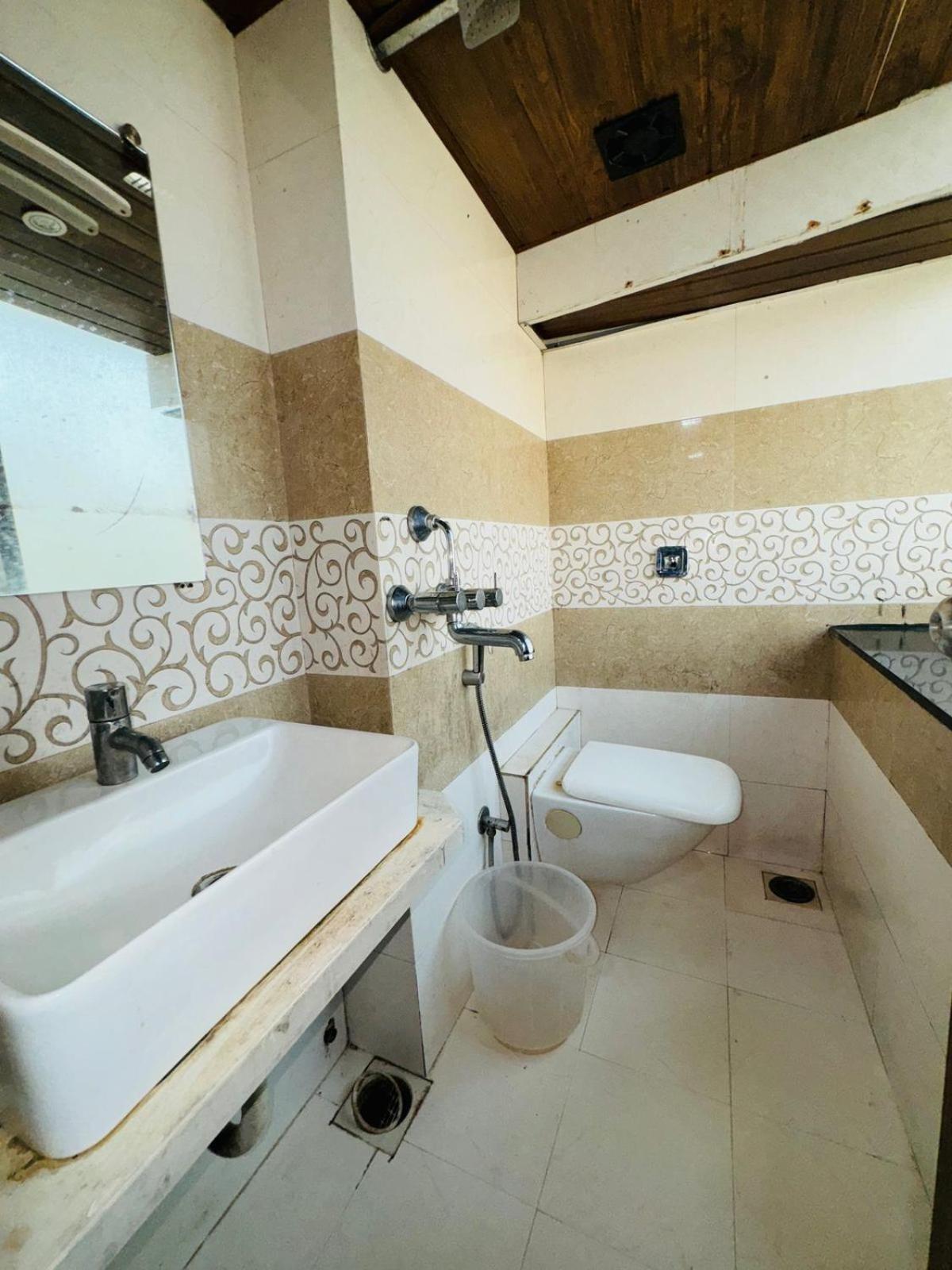 Artusinn Midc Andheri East 3*