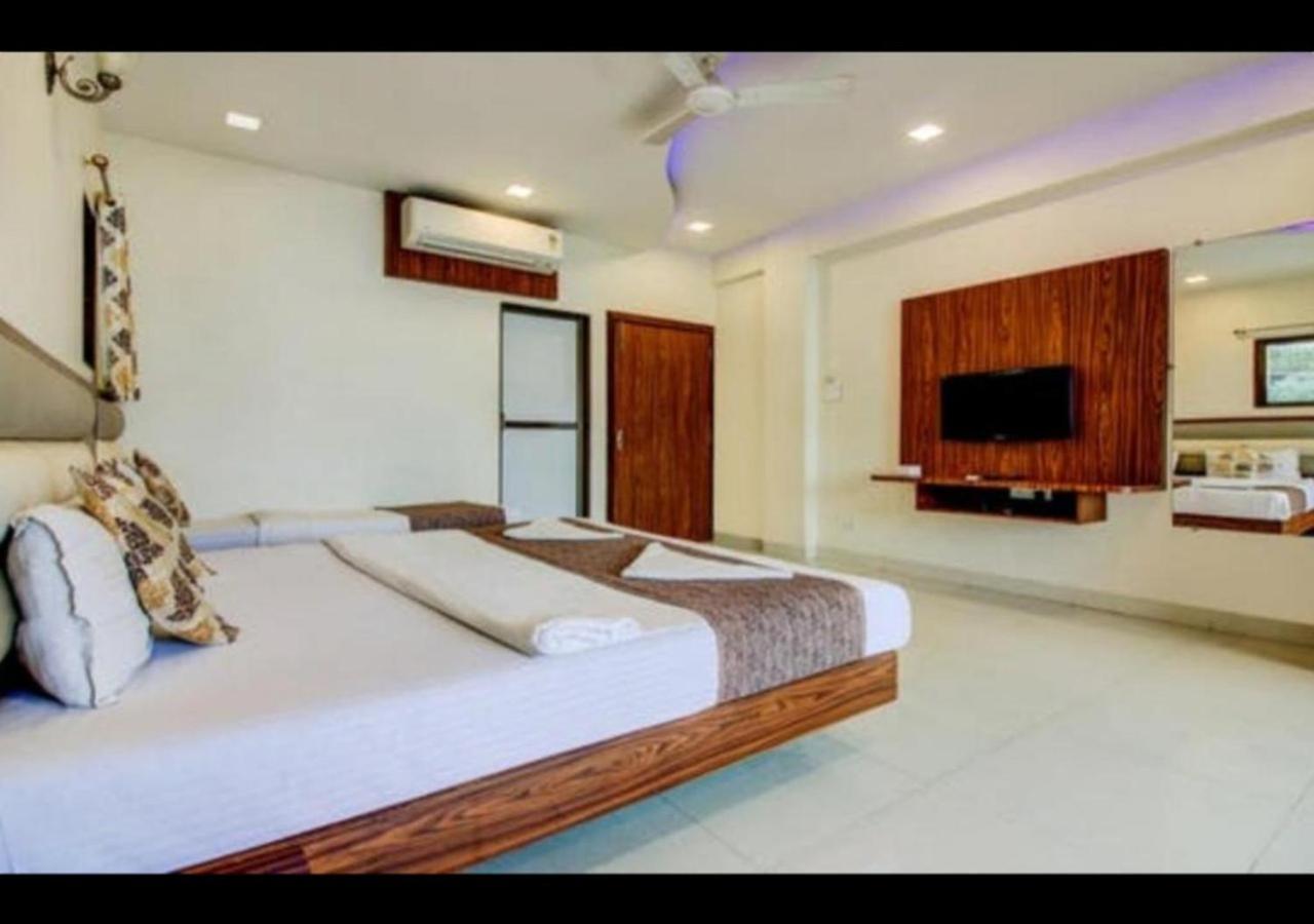 Golden Palms Hotel Mumbai