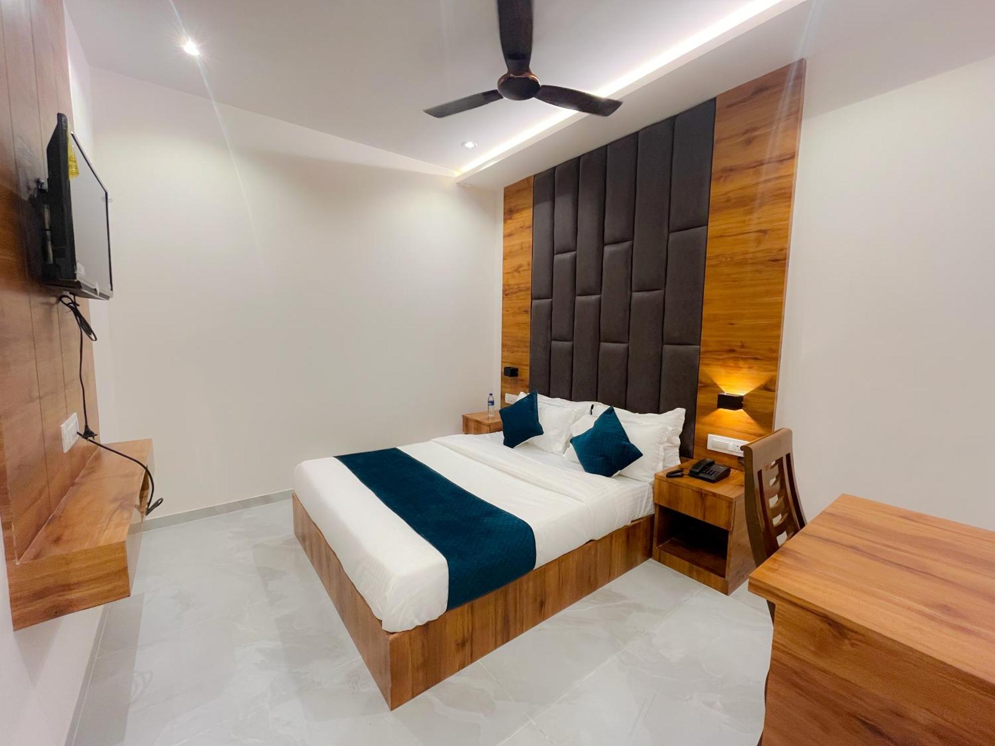 Grand Executive Hotel 2*