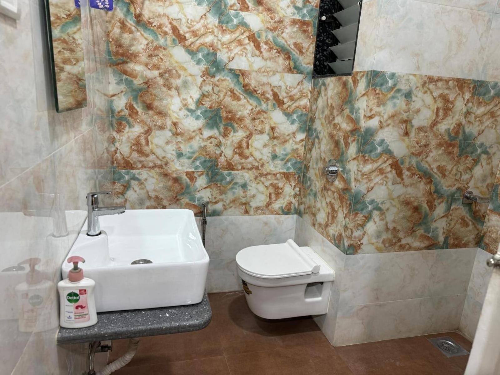 Luxurious 4bhk In Kandivli Spacious Scenic And Family Friendly Apartamento