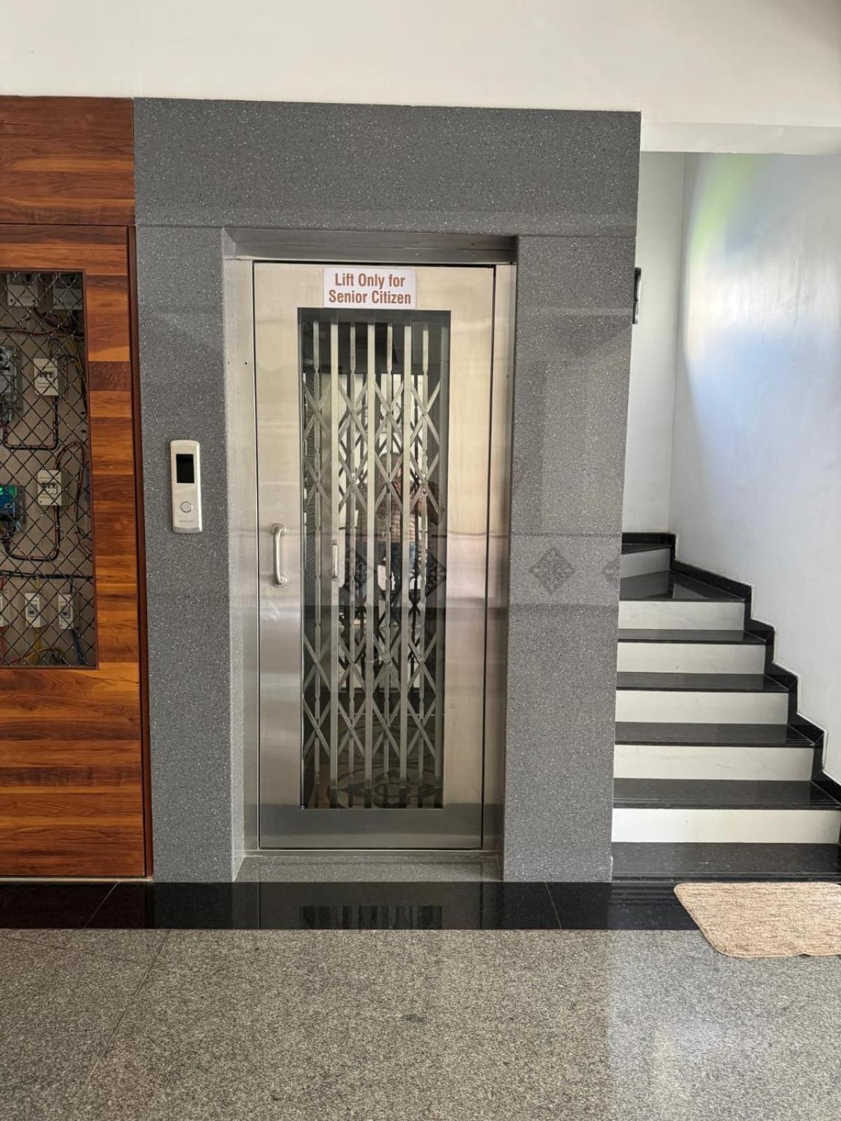 Apartamento Luxurious 4bhk In Kandivli Spacious Scenic And Family Friendly