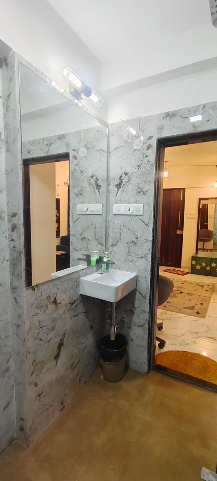 Elegant 1bhk At Bandra W Close To Lilavati Hospital Apartment *