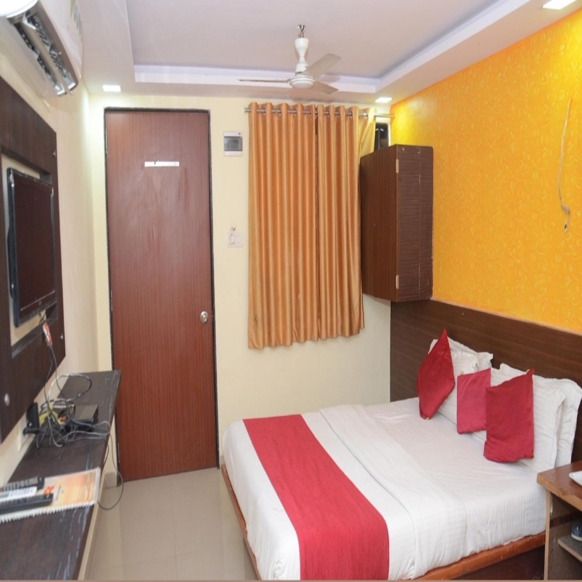 Sai Leela Near Airport Bombaim