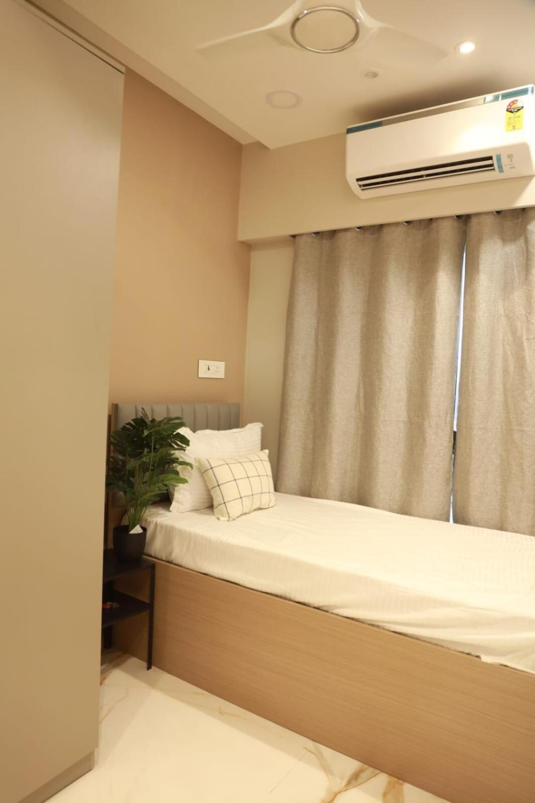 Downtown 2and Half Bhk Appt, Mahalaxmi, 1201 Apartment *