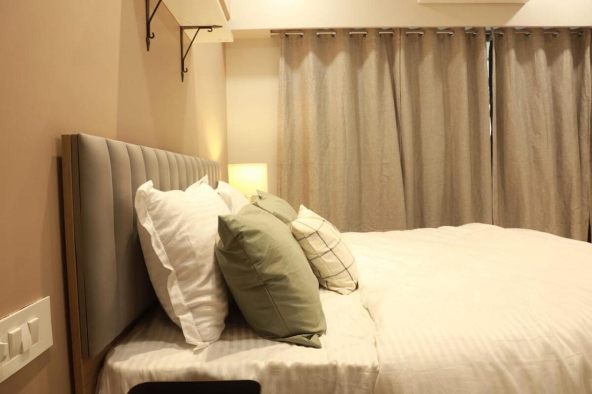 Apartment Downtown 2and Half Bhk Appt, Mahalaxmi, 1201