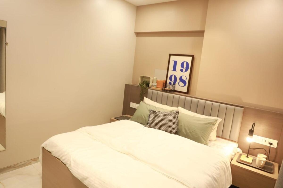 Downtown 2and Half Bhk Appt, Mahalaxmi, 1201 Apartment *