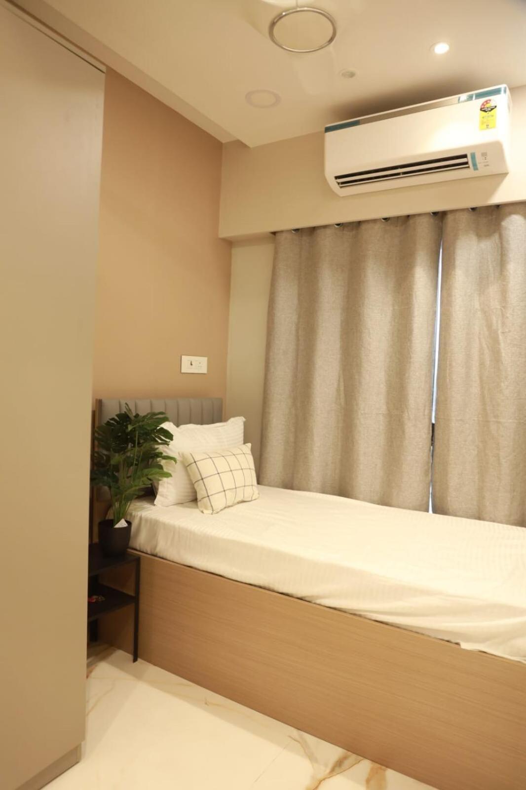 Downtown 2and Half Bhk Appt, Mahalaxmi, 1201 *