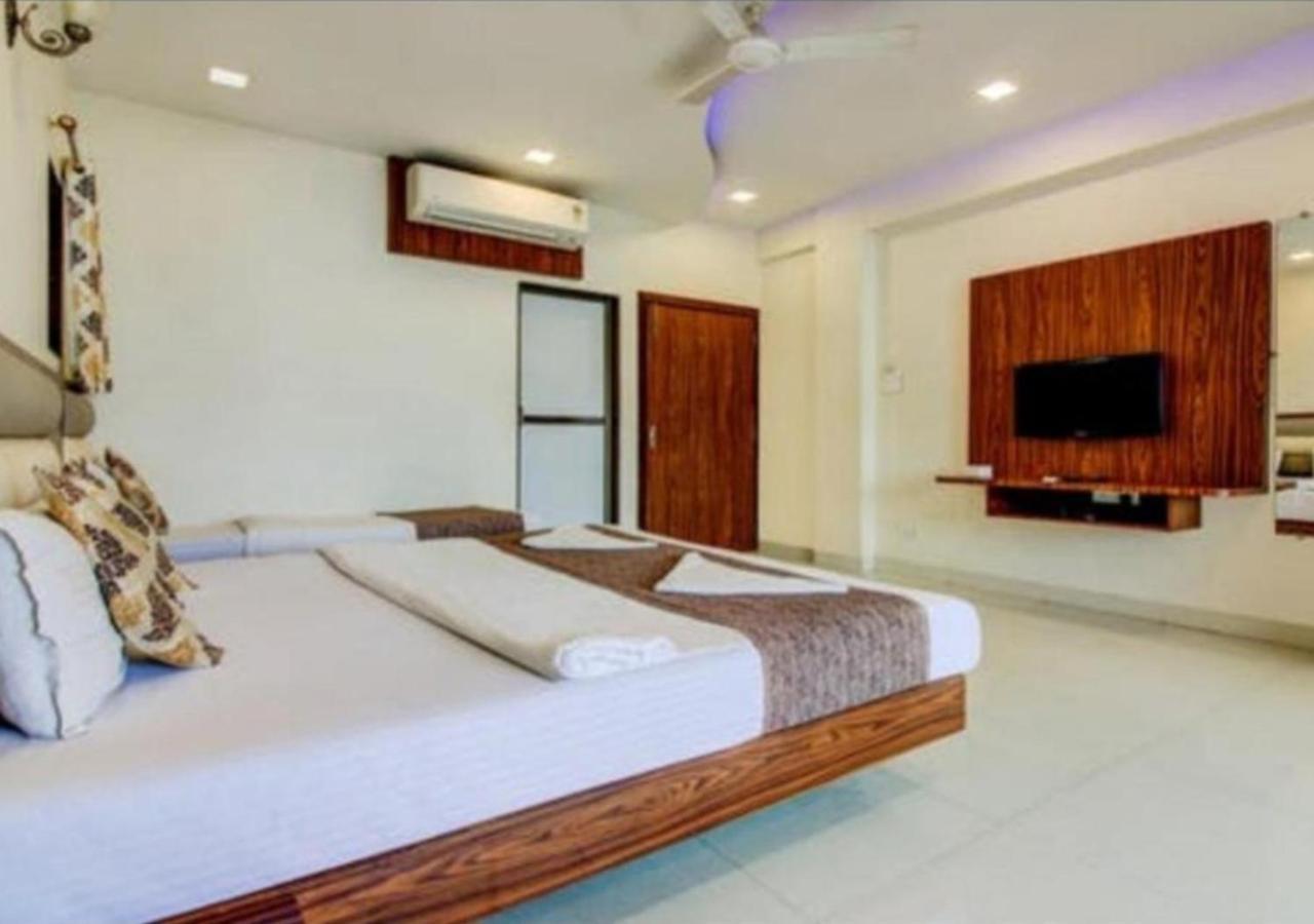 Golden Palms Hotel
