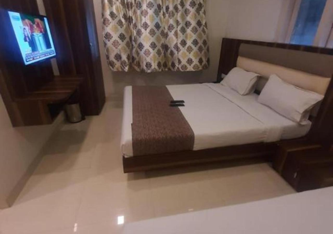 Golden Palms Hotel