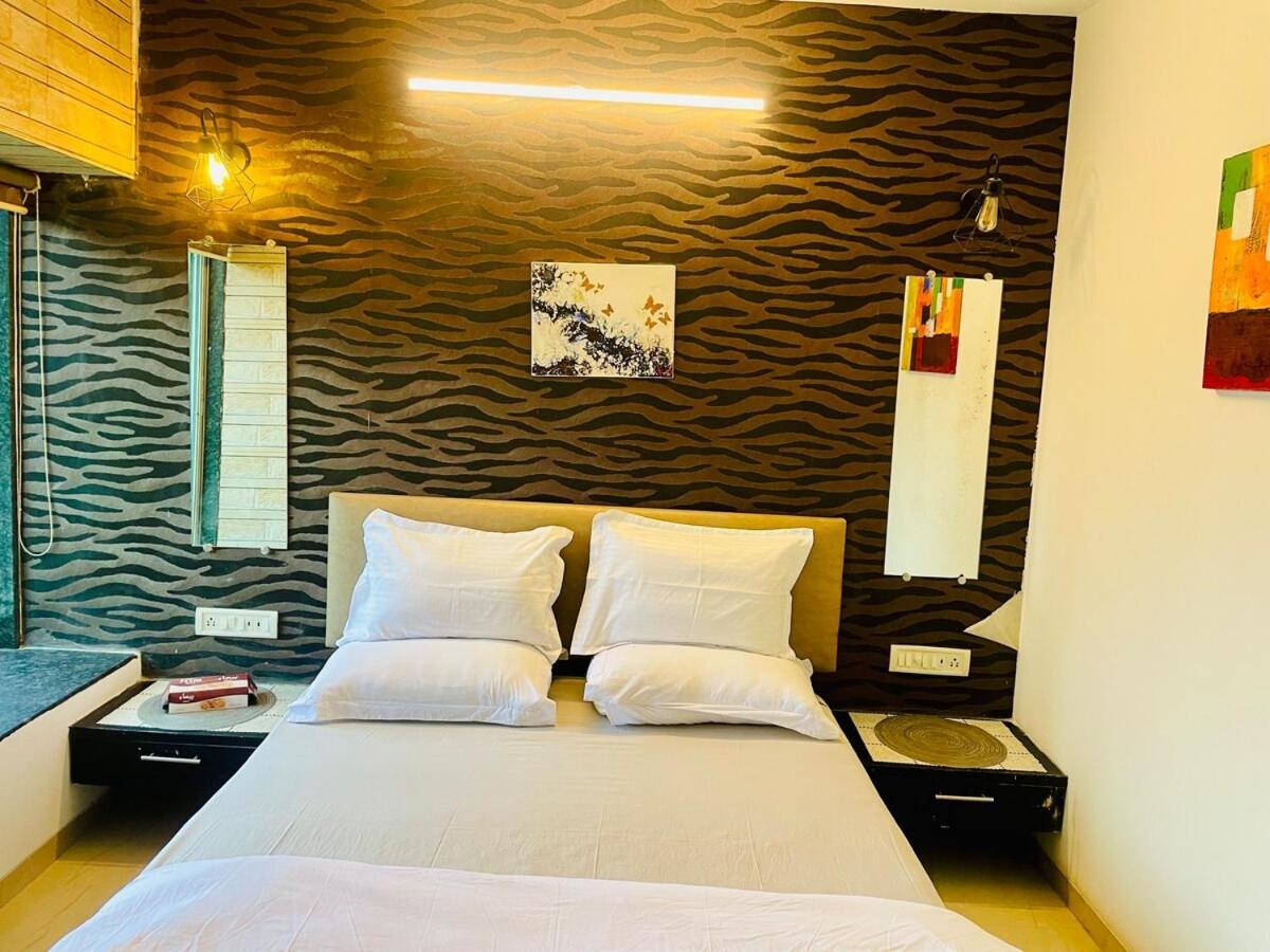 Bandra View 2bhk At Hill Road Apartment *