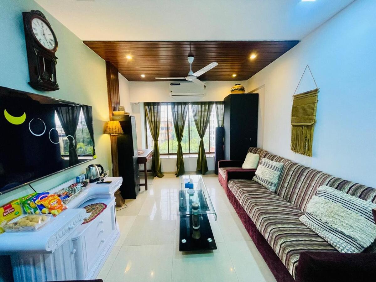 Bandra View 2bhk At Hill Road Apartment *