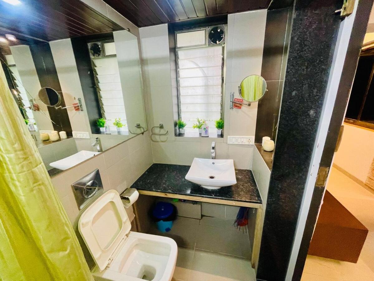 Bandra View 2bhk At Hill Road Apartment Mumbai