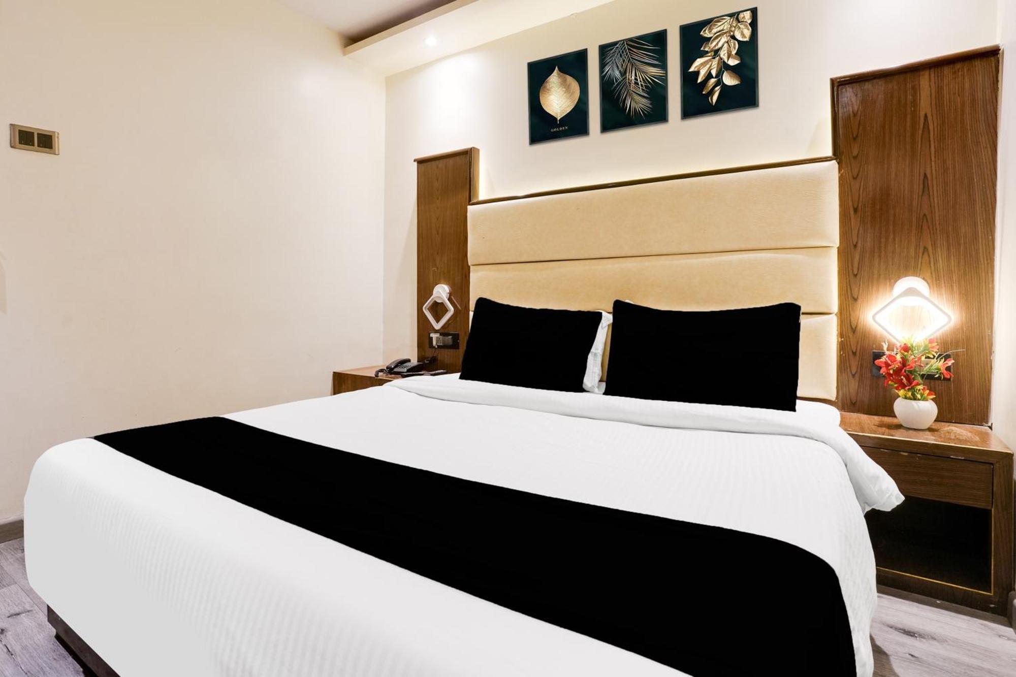 Hotel Super Collection O Andheri Near Western Express Highway