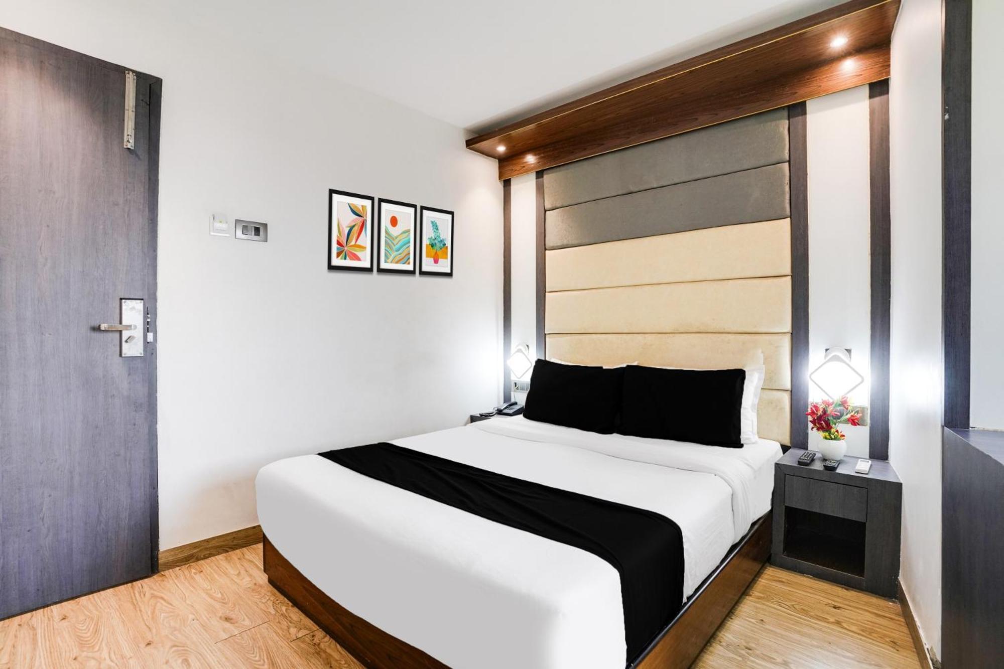 Super Collection O Andheri Near Western Express Highway *