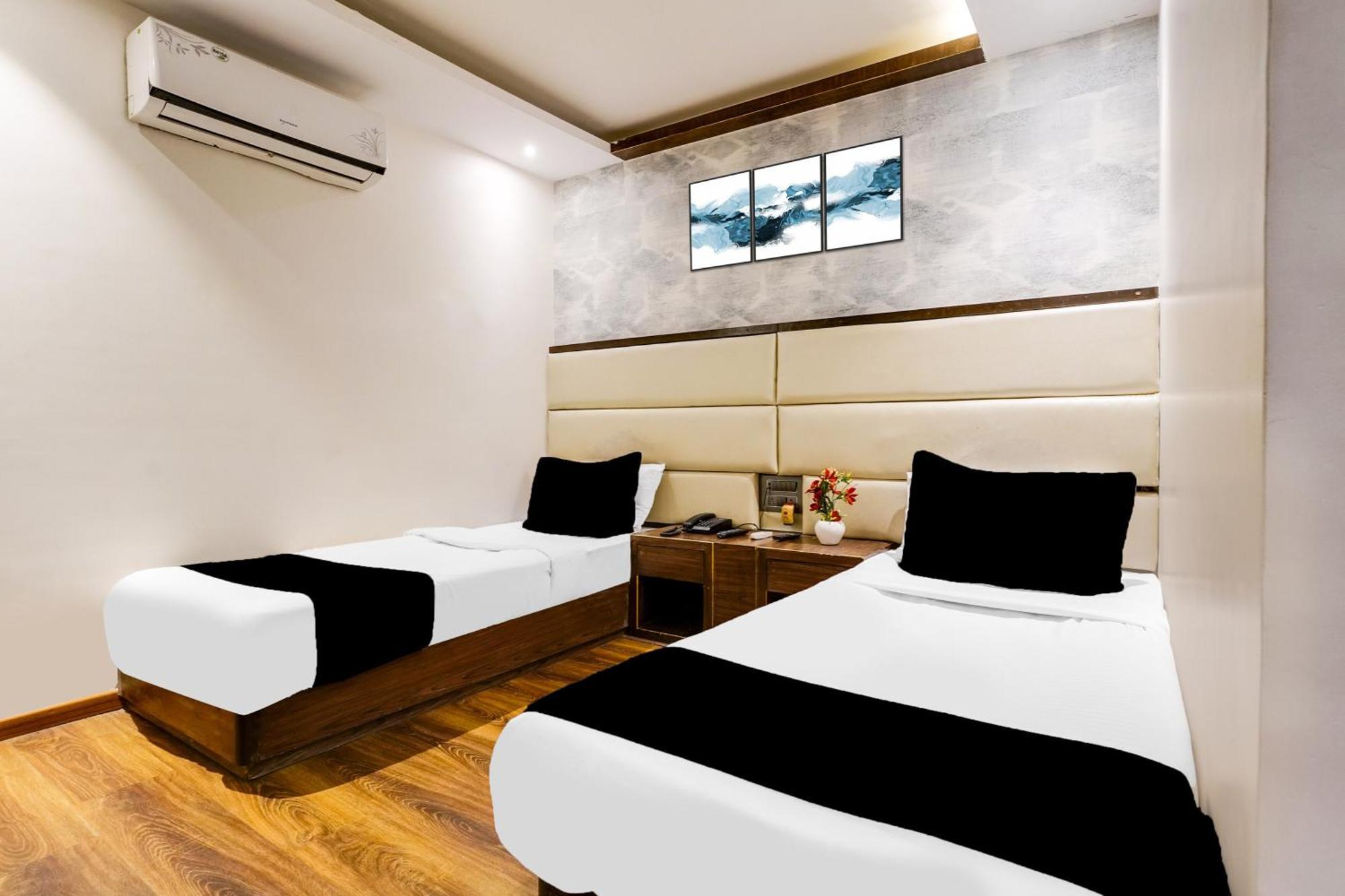 Super Collection O Andheri Near Western Express Highway Bombaim
