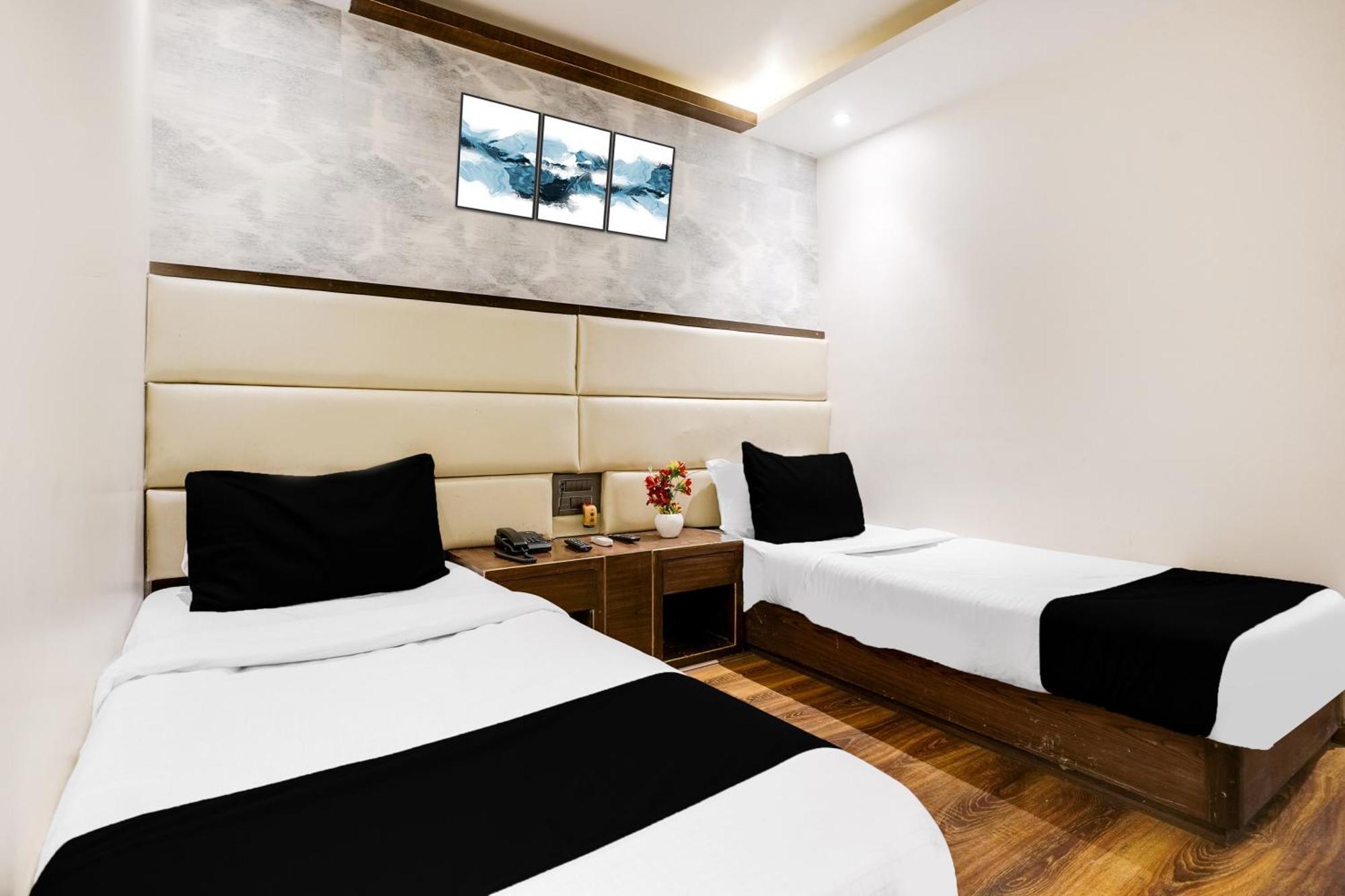 Hotel Super Collection O Andheri Near Western Express Highway *